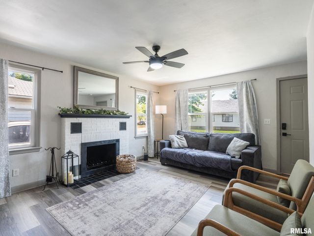 803 S 13TH Street, Pekin, IL 61554