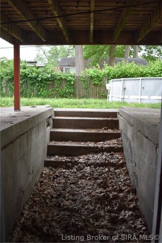 934 Parkwood Drive, Clarksville, IN 47129