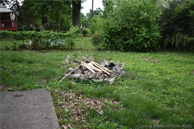934 Parkwood Drive, Clarksville, IN 47129
