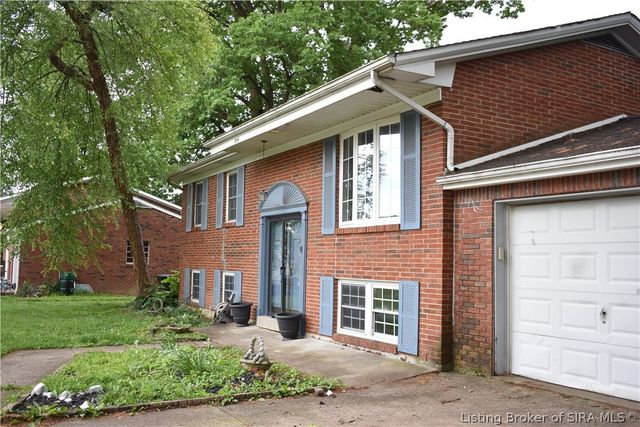 934 Parkwood Drive, Clarksville, IN 47129