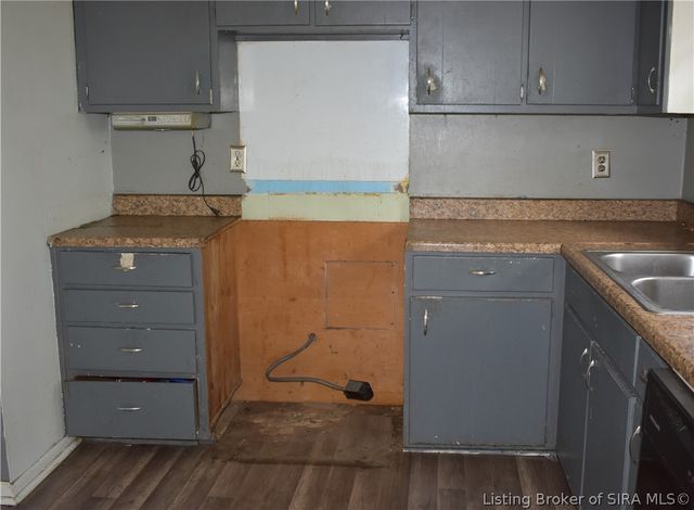 934 Parkwood Drive, Clarksville, IN 47129