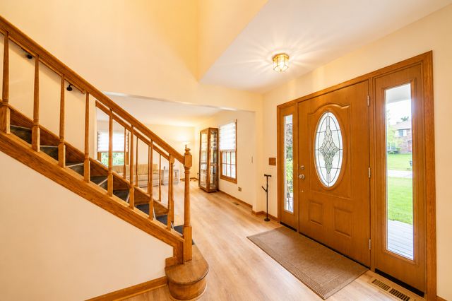 6 Heather Lane, Hawthorn Woods, IL 60047