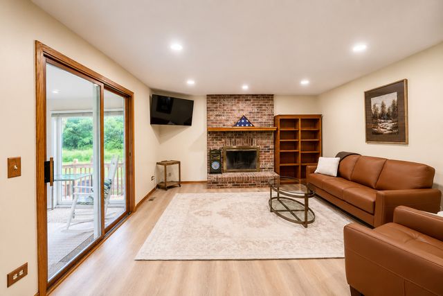6 Heather Lane, Hawthorn Woods, IL 60047