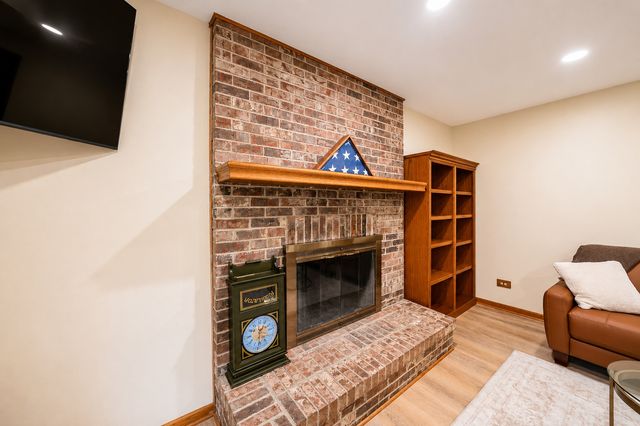 6 Heather Lane, Hawthorn Woods, IL 60047