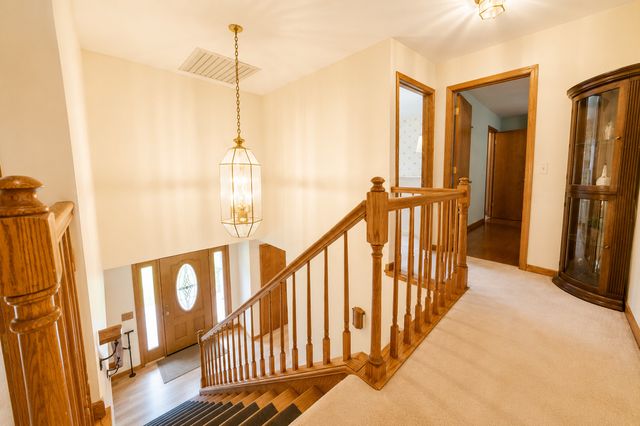 6 Heather Lane, Hawthorn Woods, IL 60047