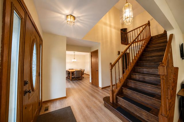 6 Heather Lane, Hawthorn Woods, IL 60047