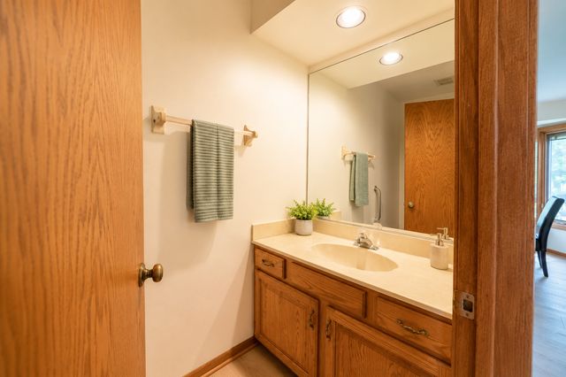 6 Heather Lane, Hawthorn Woods, IL 60047