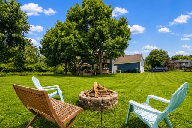 6 Heather Lane, Hawthorn Woods, IL 60047