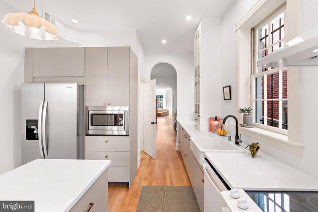 427 10TH ST NE, Washington, DC 20002