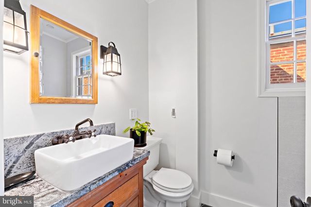 427 10TH ST NE, Washington, DC 20002