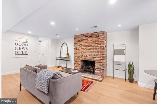 427 10TH ST NE, Washington, DC 20002