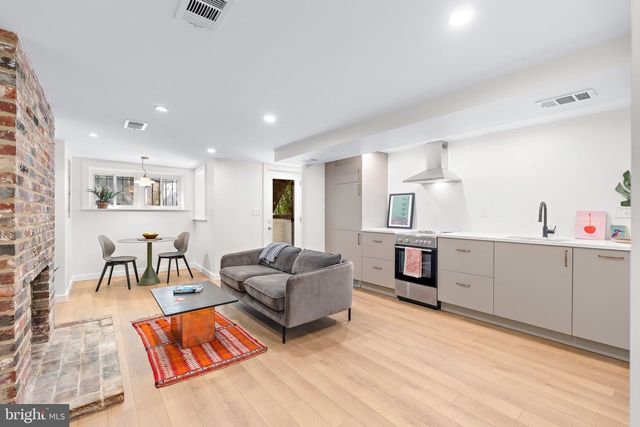 427 10TH ST NE, Washington, DC 20002