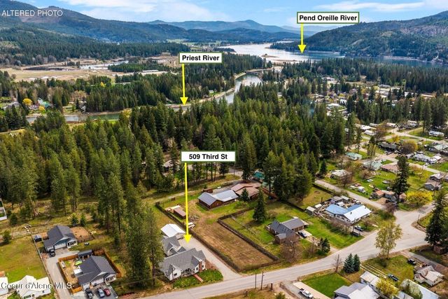 509 3rd St, Priest River, ID 83856