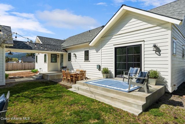 509 3rd St, Priest River, ID 83856