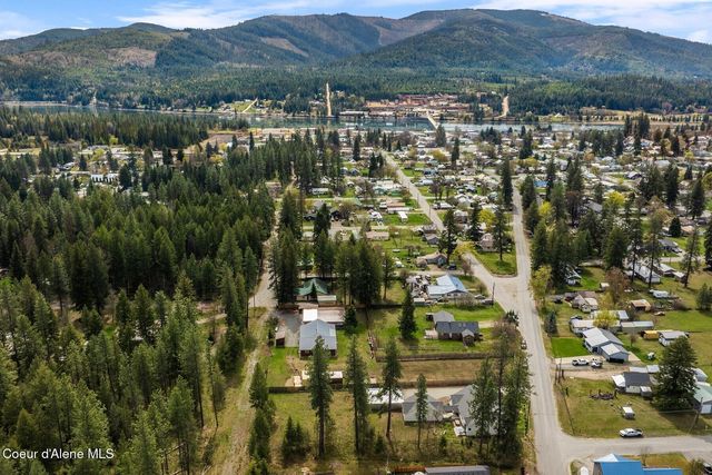 509 3rd St, Priest River, ID 83856