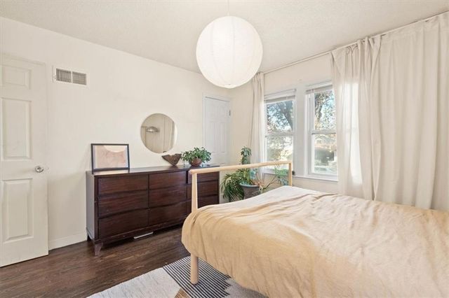 5806 Highland Avenue, Kansas City, MO 64110