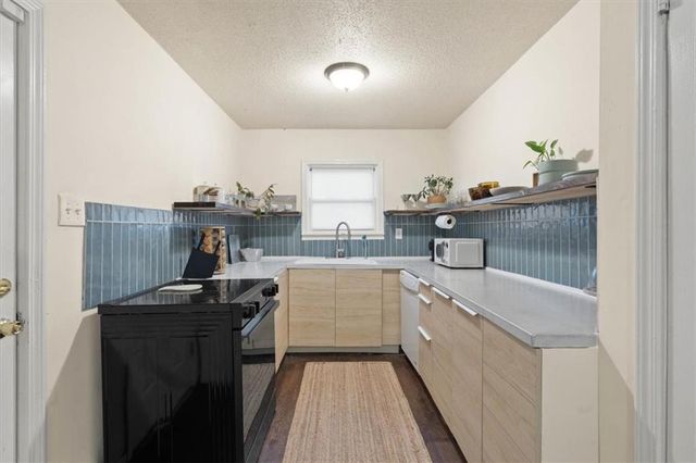 5806 Highland Avenue, Kansas City, MO 64110