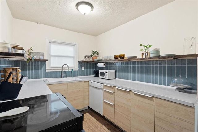 5806 Highland Avenue, Kansas City, MO 64110