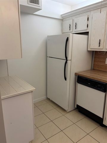 21 Jacaranda Drive 121, Plantation, FL 33324