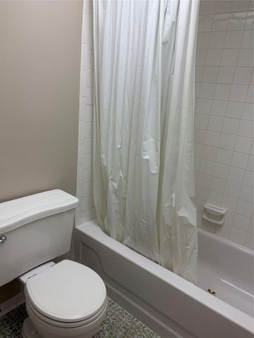 21 Jacaranda Drive 121, Plantation, FL 33324