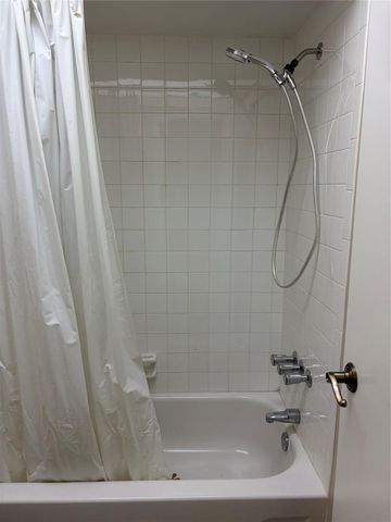 21 Jacaranda Drive 121, Plantation, FL 33324