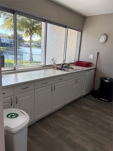 21 Jacaranda Drive 121, Plantation, FL 33324