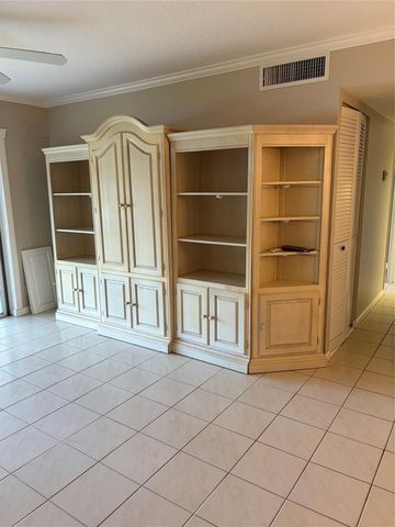 21 Jacaranda Drive 121, Plantation, FL 33324