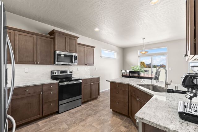 2307 S 57th Avenue, Yakima, WA 98903