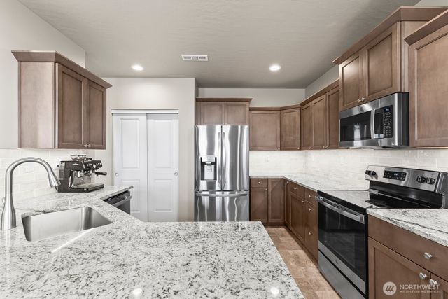 2307 S 57th Avenue, Yakima, WA 98903