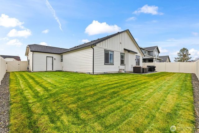 2307 S 57th Avenue, Yakima, WA 98903