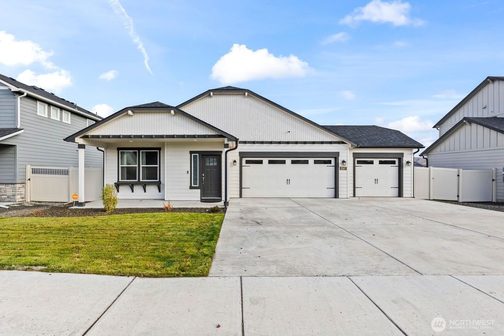 2307 S 57th Avenue, Yakima, WA 98903