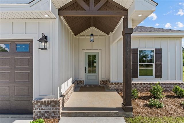 140 Oscar Godwin Rd, Dothan, AL 36301