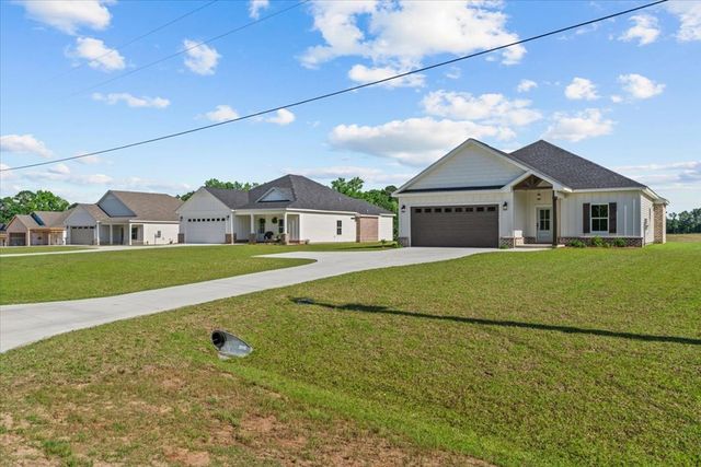 140 Oscar Godwin Rd, Dothan, AL 36301