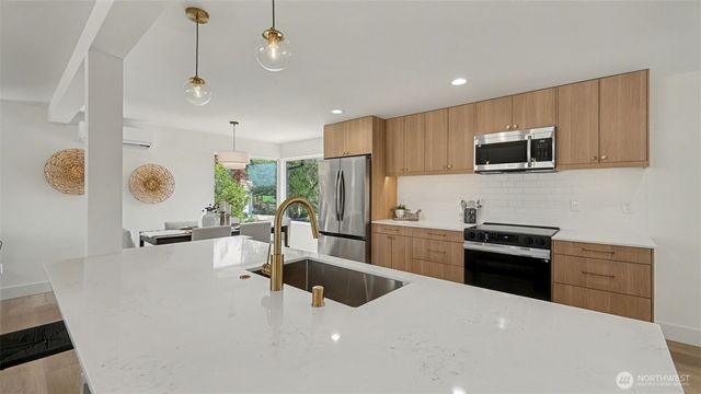 3201 S Webster St., Seattle, WA 98118