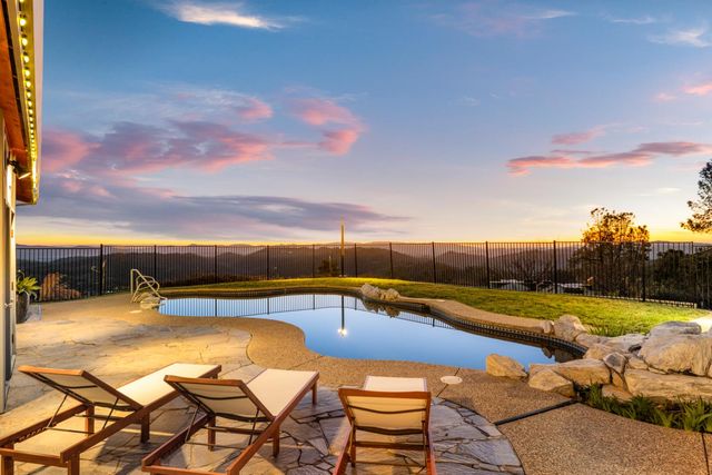 984 Crestview Dr, Murphys, CA 95247