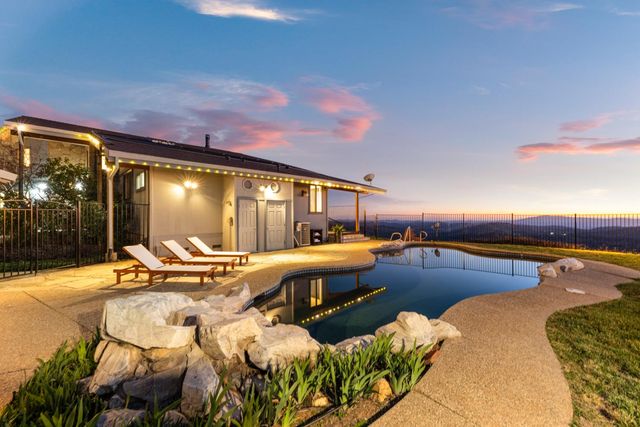 984 Crestview Dr, Murphys, CA 95247