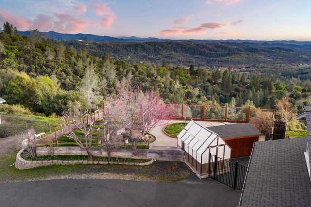 984 Crestview Dr, Murphys, CA 95247