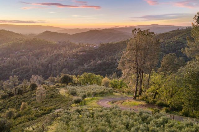 984 Crestview Dr, Murphys, CA 95247