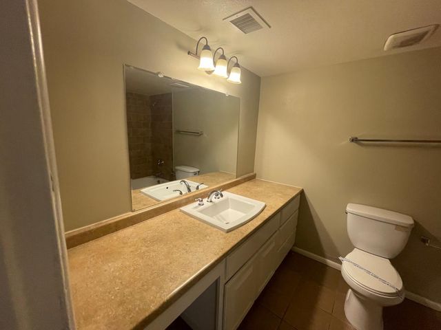10902 W Montecito Avenue, Phoenix, AZ 85037
