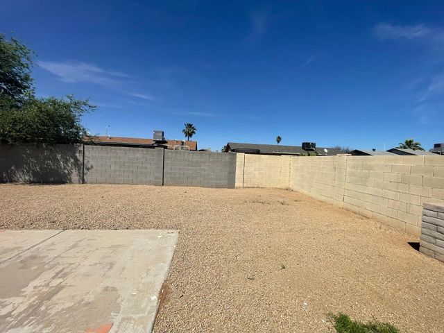 10902 W Montecito Avenue, Phoenix, AZ 85037