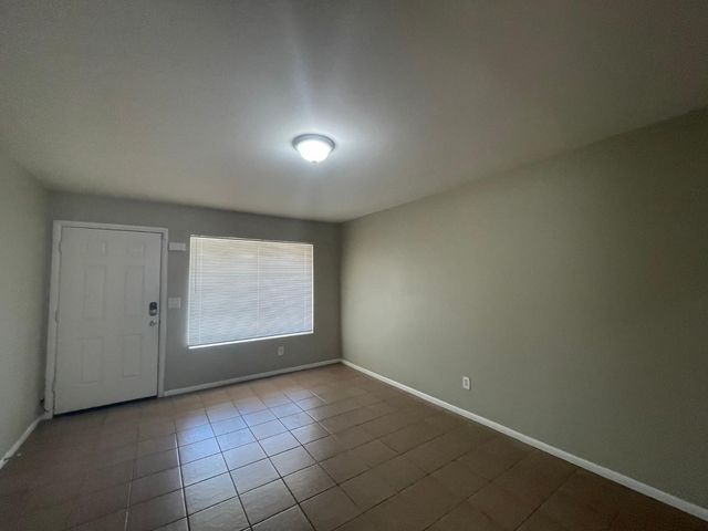10902 W Montecito Avenue, Phoenix, AZ 85037