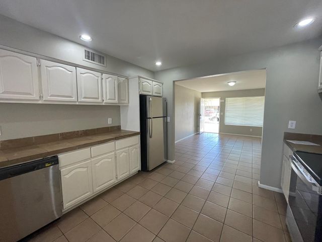 10902 W Montecito Avenue, Phoenix, AZ 85037