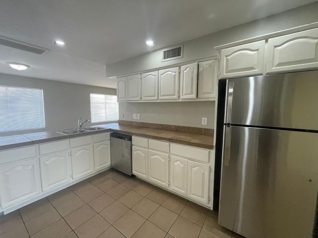 10902 W Montecito Avenue, Phoenix, AZ 85037