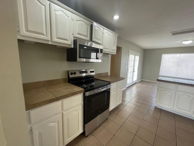 10902 W Montecito Avenue, Phoenix, AZ 85037
