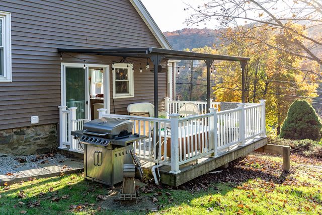 5 Windmill Road, New Fairfield, CT 06812