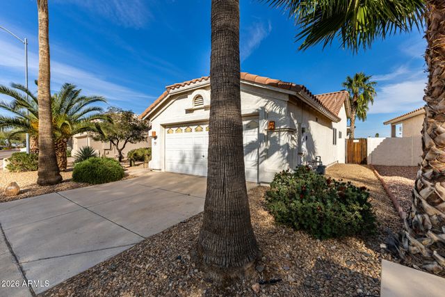 17315 N Coyote Lakes Parkway, Surprise, AZ 85378