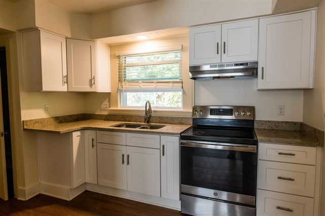 1305 Reed Avenue, Kalamazoo, MI 49001