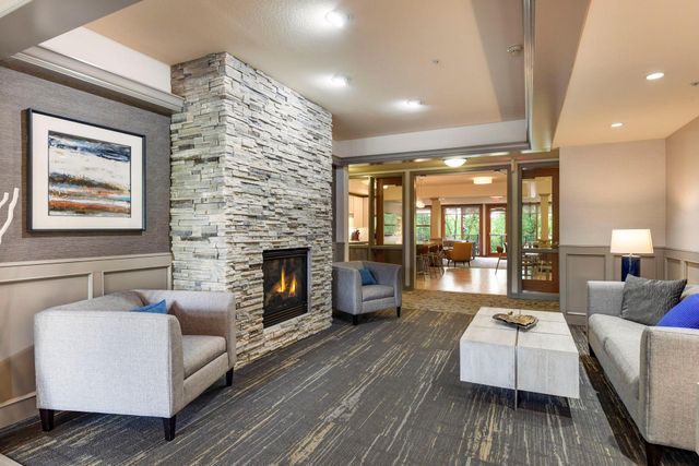 3110 N Chestnut Street 211, Chaska, MN 55318