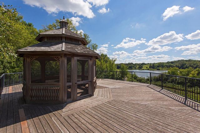 3110 N Chestnut Street 211, Chaska, MN 55318