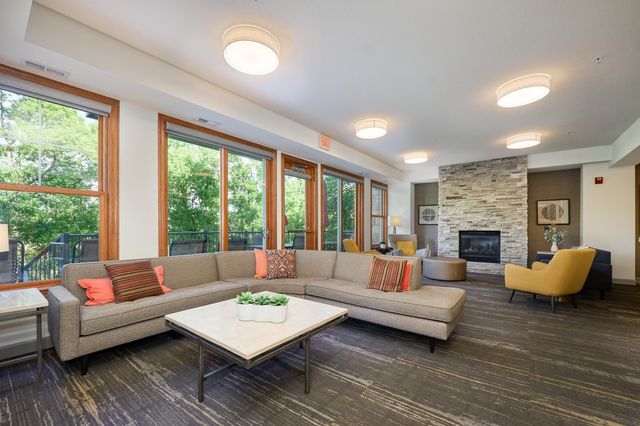 3110 N Chestnut Street 211, Chaska, MN 55318